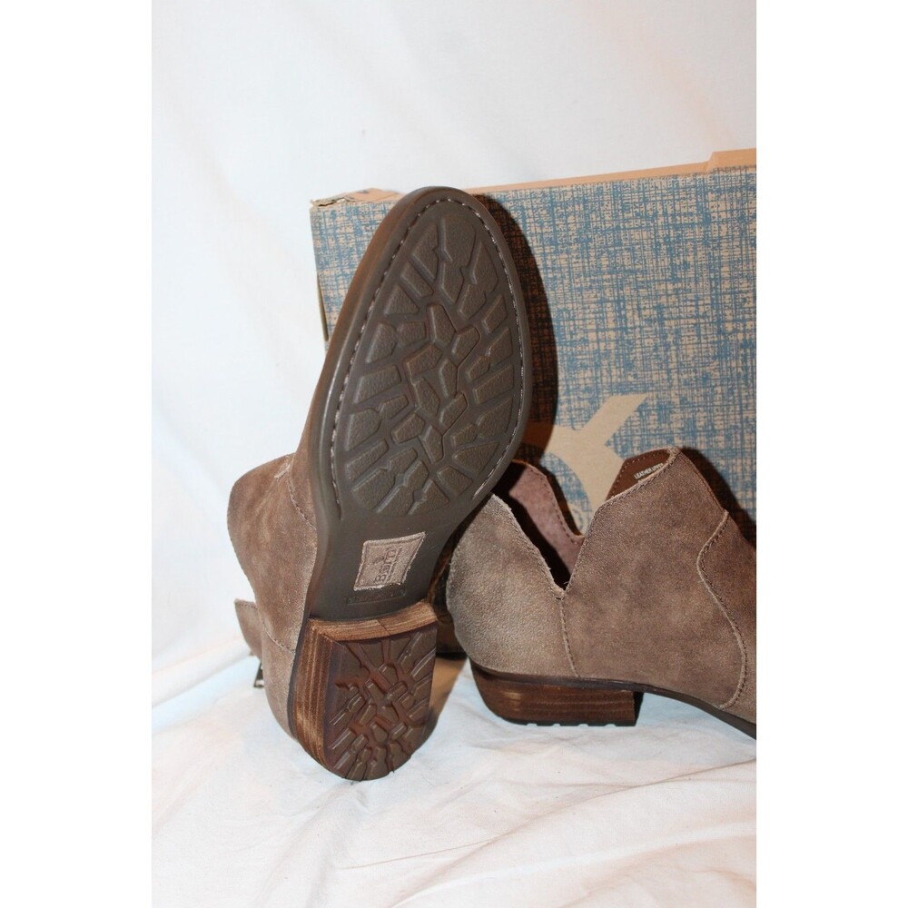 BORN Kerri Ankle Flat Bootie Boots Leather Western Comfort 7 Taupe Distressed - Picture 7 of 7